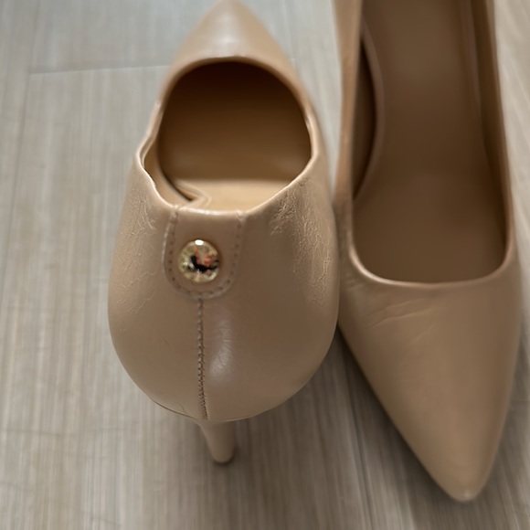 Michael Kors beige leather heel - Picture 8 of 9